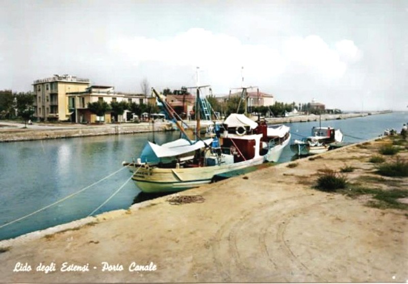 153) Porto Canale - peswchereccio Maria Grazia Zaccagnini e motolancia Monteverde della scuola marinara di Lido degli Estensi.jpg