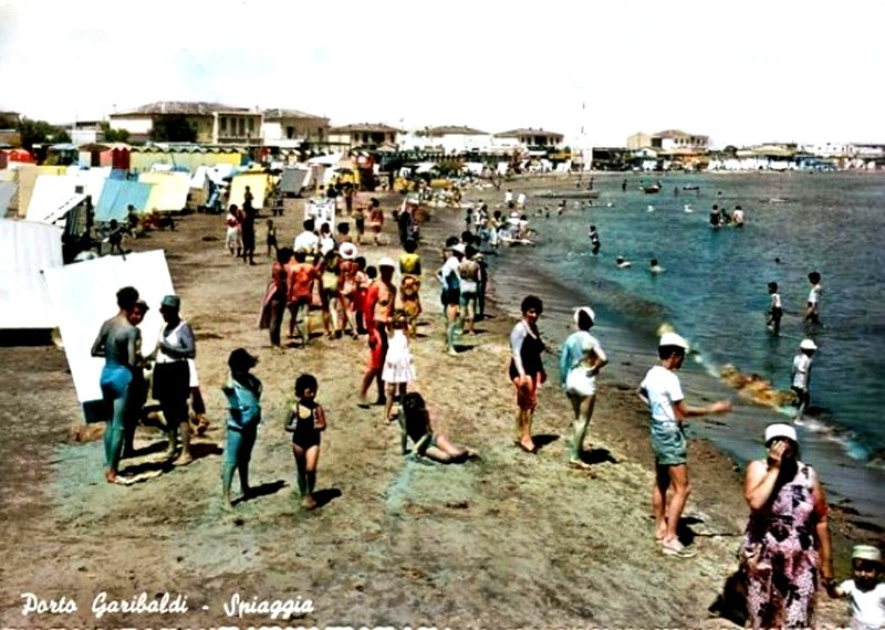 8) Porto Garibaldi, spiaggia anni '60. ....un'estate fa.jpg