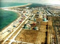 24) PORTO GARIBALDI primi anni'50 il Lido degli Estensi non esisteva ancora, era in costruzione l'Istituto ENAOLI. Dicono che dall'altra parte del molo  c'erano delle conchiglie bellissim.jpg