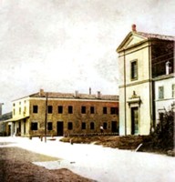 4) Porto Garibaldi - Vecchia chiesa Di Magnavacca sul porto canale andata distrutta dai bombardamenti verso la fine della 2a guerra mondiale (anni '30).jpg