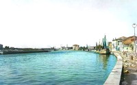 5) PORTO GARIBALDI dopo bombardamenti del 2 aprile 1945, il magazzino del sale, villa Bonnet-Pinza e la Torre Bianca -al casarmon-. Le scuole, la chiesa, il loggiato Mazzini la ferrovia.jpg
