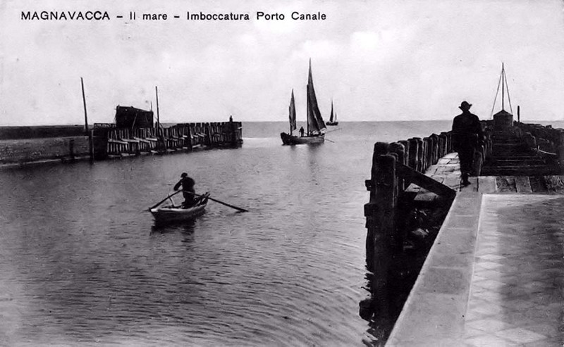 14-Magnavacca - il mare - imboccatura porto canale anno 1910.jpg