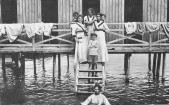 12-Magnavacca - gruppo di bagnanti 1910.jpg