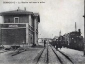 18-Comacchio-stazione con il treno in arrivo ( 1911-1931).jpg