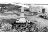 33-Porto Garibaldi - Foto del molo di Porto Garibaldi del 1945 con Bunker e sbarramenti anticarro..jpg