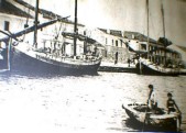 37-Porto Garibaldi - porto canale nel primo dopoguerra, Le barche Chioggiotte,bombate e con le vele,anche le nostre allora avevano anche le vele!!!.jpg