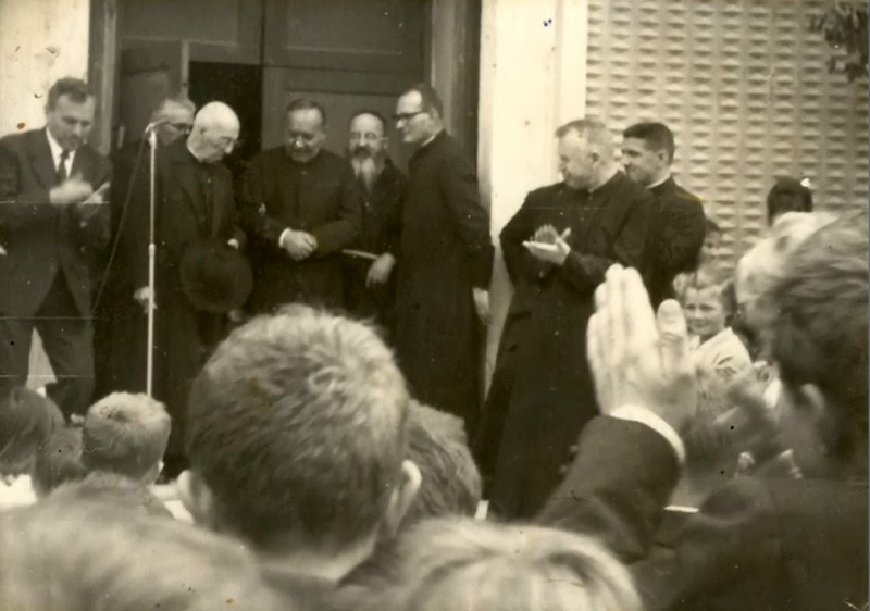53a-Don Antonio De Lotto festeggia i 65 anni di sacerdozio nel 1975.jpg