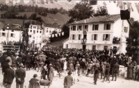 11-S Gregorio n. Alpi 20 Settembre 1923. Inaugurazione del monumento ai caduti ( anno 1923 ) La signora in basso a sinistra seduta è la Clelia Bissacot ( la mamma de Aldo Vieceli )..jpg