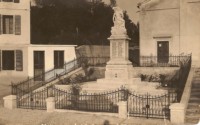 31-Monumento ai caduti di San Gregorio anni '50..jpg