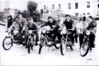 57-San Gregorio anno 1954 - Da sinistra Giovanni Luca, Bepi Balest, Giancarlo Centeleghe, Giorgio Argenta e l'ultimo Rizzieri Argenta..jpg