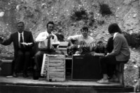 50-Gino Mezzomo, complesso musicale con chitarra elettrica e fisarmonica. San Gregorio nelle Alpi, anni sessanta..jpg