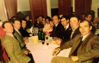 155) Anno 1972 – Cena presso l’Albergo -Monte Pizzocco- Da sx Ugo Garlet, Nereo Cassol, Rizieri Argenta, Gabriele Pagnussat, Gabriella Cadorin, ....jpg