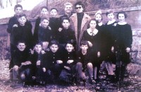 20-Scuole elementari di SAN GREGORIO Nelle Alpi anni '50. La maestra Iole Giozzet con i suoi alunni..JPG