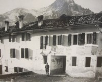 25-Scuole elemementari di SAN GREGORIO nelle Alpi. Il vecchio municipio, periodo del fascio, che ospitava anche aule scolastiche..JPG