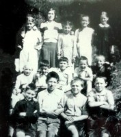 29-Scuola di s.gregorio anni  '46 con la maestra Simion, Marisa Pellegrino Campedel,Ugo Garlet, Slongo, Nereo Cassol, Rico Garlet, la Fides, Guido De Bastiani, Romeo Marchioro.....jpg