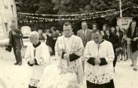 15-Don Candido Argenta, novello sacerdote, con Monsignor Antonio De Lotto e Don Evaristo Viel nell’anno 1953.jpg