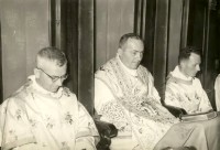 26-Don Evaristo, Don Giuseppe Argenta, Don Giuseppe Bortoluzzi nei 25 anni di sacerdozio di Don Evaristo, anno 1959.jpg