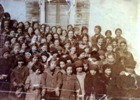 110-Gruppo azione cattolica S. Gregorio 1937. In alto la seconda a destra con i capelli con la riga in mezzo e' Angelina Dalle Grave ..jpg