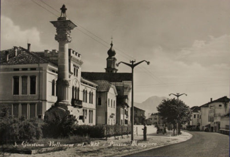 41-S.GIUSTINA BELLUNESE PIAZZA MAGGIORE BL  ANNI 50.JPG