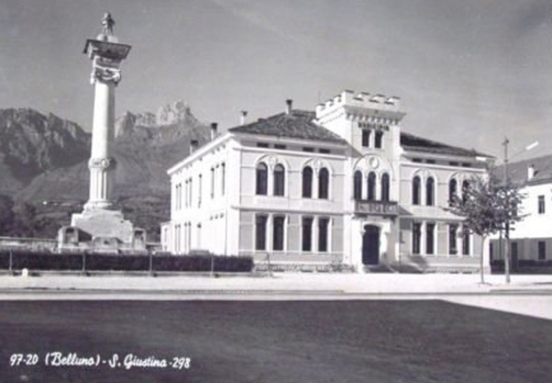 47-Santa Giustina - vecchio municipio anni '60.jpg