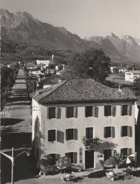 50-Santa Giustina - albergo alla stazione, anni '60.jpg