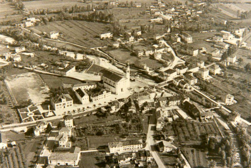 52-Santa Giustina - veduta area anni '60.jpg