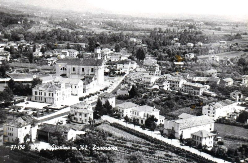 54-Santa Giustina,  panorama e chiesa parrocchiale.jpg