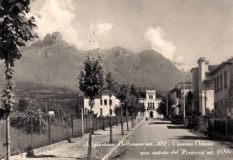 62-SANTA GIUSTINA BELLUNESE MT. 302 - CINEMA ODEON CON VEDUTA DEL PIZZOCCO MT. 2186,  anno 1961..jpg