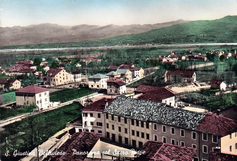 76-Santa Giustina - panorama col sacro fiume Piave, in primo piano piazza dell' Angelo..jpg