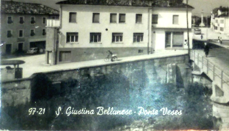 88) S. Giustina Bellunese - Ponte Veses con vespasiano..jpg