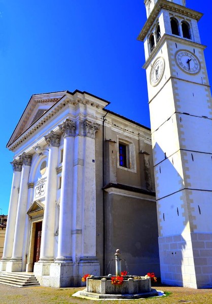 115) LA BELLA E IMPONENTE FACCIATA, IN STILE NEOCLASSICO , DELLA CHIESA DI S.GIUSTINA, è stata costruita nel 1782-91 sopra una piccola chiesa..jpg