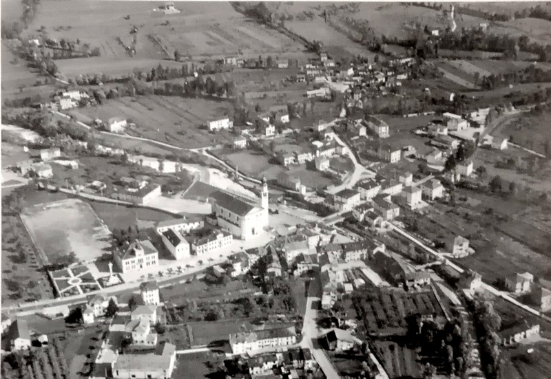 162) Santa Giustina - veduta aerea anni '50.jpg