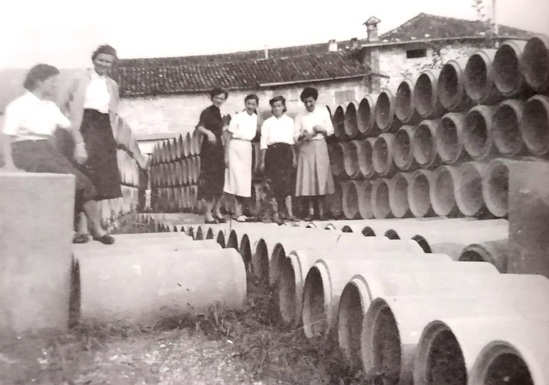 169) Santa Giustina - Fabbrica di tubi, anni '50, adesso c'è il supermercato..jpg