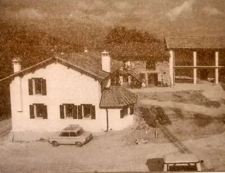 171) Santa Giustina - La vecchia fattoria donata a Don Luigi dalla contessa Cumano come si presentava negli anni '70.jpg