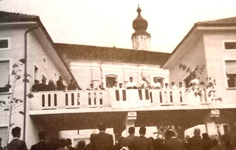 173) santa giustina-12 Dopo anni di lavori, la vecchia fattoria viene trasformata in un bellissimo centro di spiritualità, intitolata a Papa Luciani..jpg