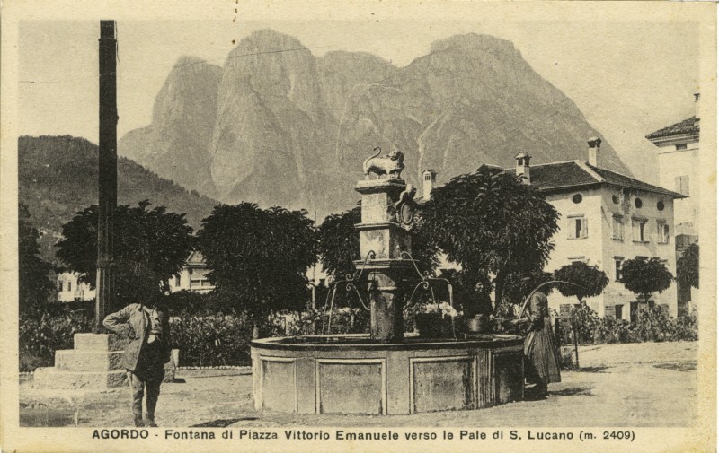 8) AGORDO - Fontana di Piazza Vittorio Emanuele verso le Pale di S. Lucano (m. 2409) -.jpg