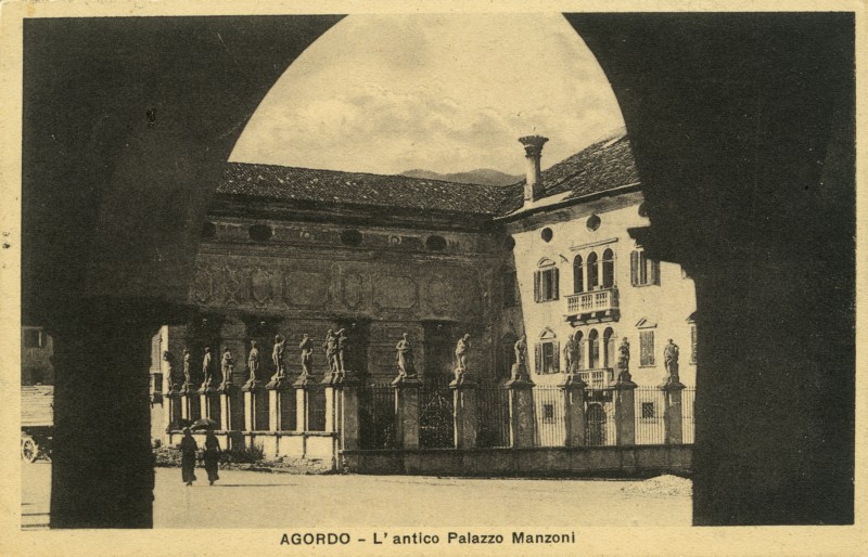 11) AGORDO - L'antico Palazzo Manzoni - anno 1927.jpg