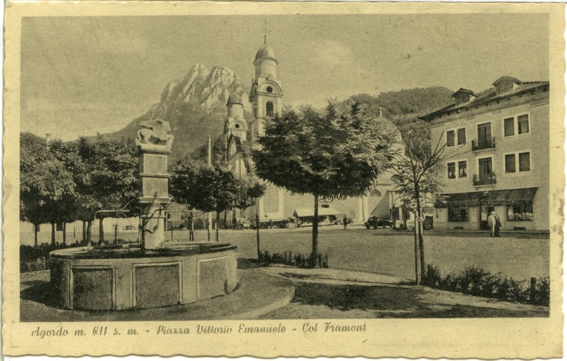 16) AGORDO - m. 611 s.m. - Piazza Vittorio Emanuele - Col  Framont. - anno 1942.jpg