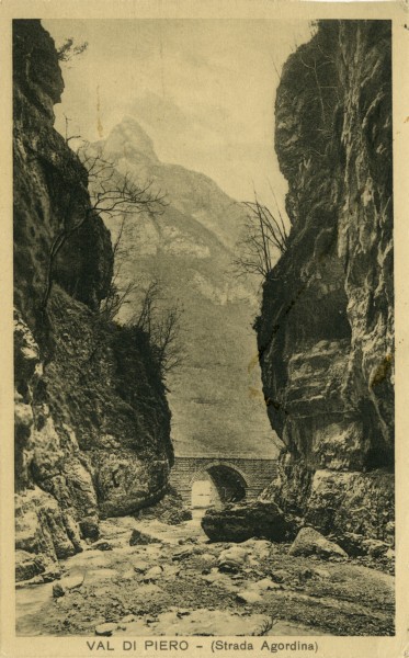 27) AGORDO - Val di Piero - (Strada Agordina) - anno 1930.jpg