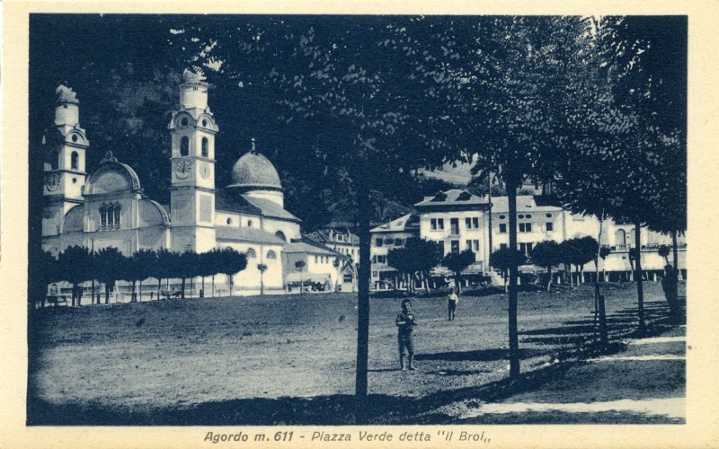 35) Agordo m. 611 - Piazza Verde detta -Il Broi-.jpg