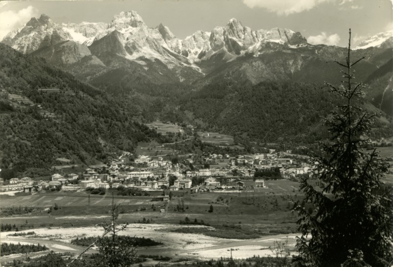 38) Agordo m. 611 verso il Gr. del S. Sebastiano m. 2546 - anno 1963.jpg