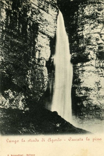 58b) Lungo la strada di Agordo - Cascata LA PISSA..jpg