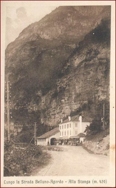 59) Vecchia cartolina della Stanga sulla strada per Agordo..jpg