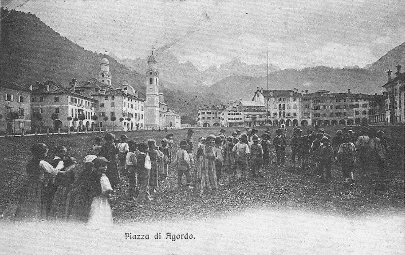 92) La Piazza.jpg