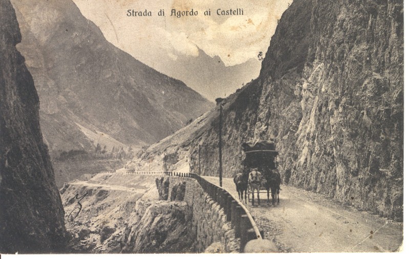 137) Strada di Agordo ai Castelli - prima del 1922 quando iniziarono i lavori per la ferrovia..jpg
