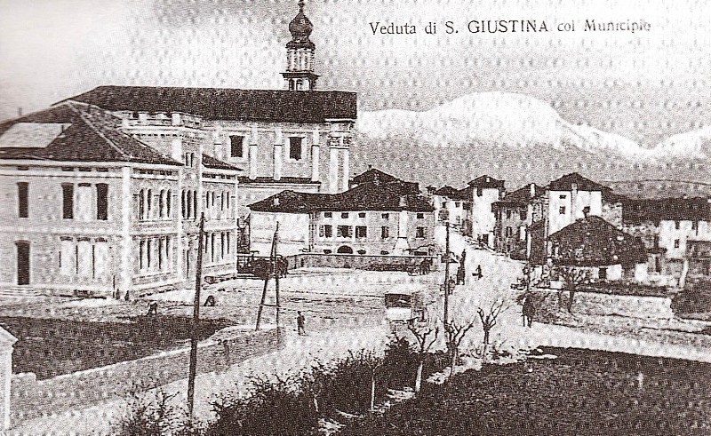 03) Veduta di S. Giustina bellunese col Municipio..jpg