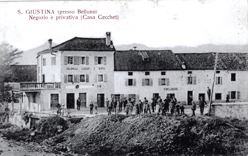 11) Santa Giustina bellunese - Negozio e privativa (casa Cecchet) coloniali, liquori e birra. Primi del 900.jpg
