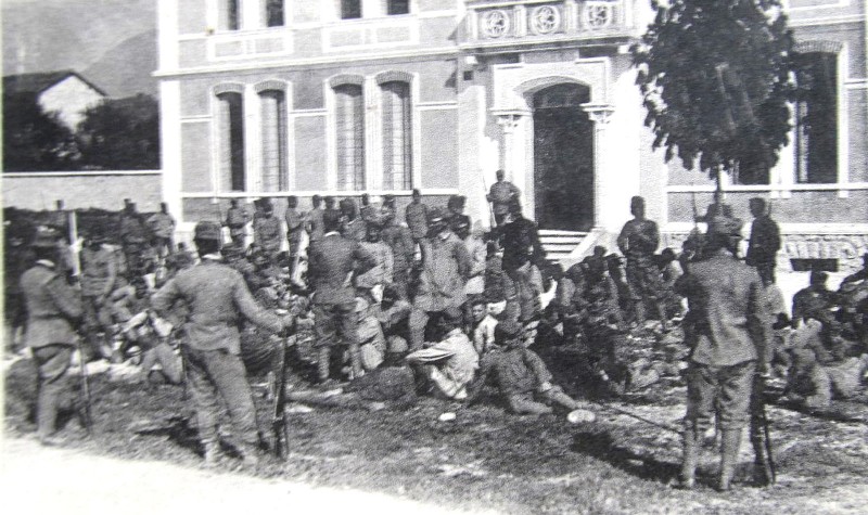 14) Santa Giustina Bellunese anno 1918 - prigionieri austriaci..jpg