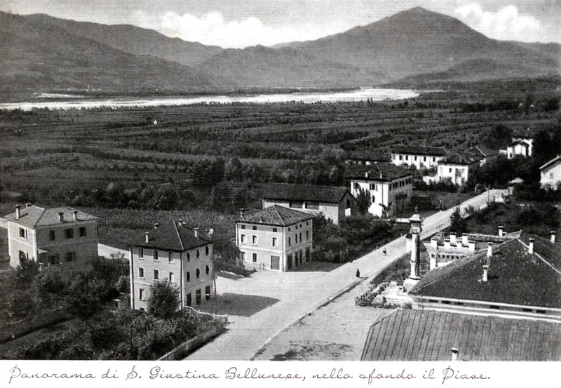 18-Panorama di Santa Giustina bellunese, sullo sfondo il Piave, senza capannoni e la cartiera. Anni '20..jpg