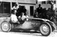 180) Passaggio di una gara automobilistica a Santa Giustina. 1949.jpg